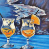 Gros plan sur le tableau, sur les verres de cocktail devant un paysage marin, par Meryl