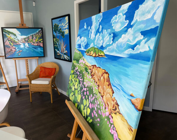 Rivage enchanté - vue latérale Rivage enchanté de Méditerranée, vue de côté du tableau dans l'atelier
