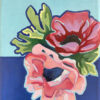 Tableau floral contemporain à l'huile représentant deux fleurs stylisées aux pétales roses foncés et roses clairs sur fonds bleus, par Meryl artiste peintre